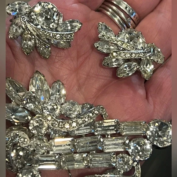 Vintage Eisenberg Ice AB Rhinstone Brooch & Weiss Clip On Earrings - Picture 7 of 12